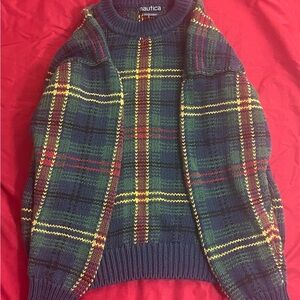 Vintage Nautica Sweater
Multi colored super heavy no sizing dm for measurements